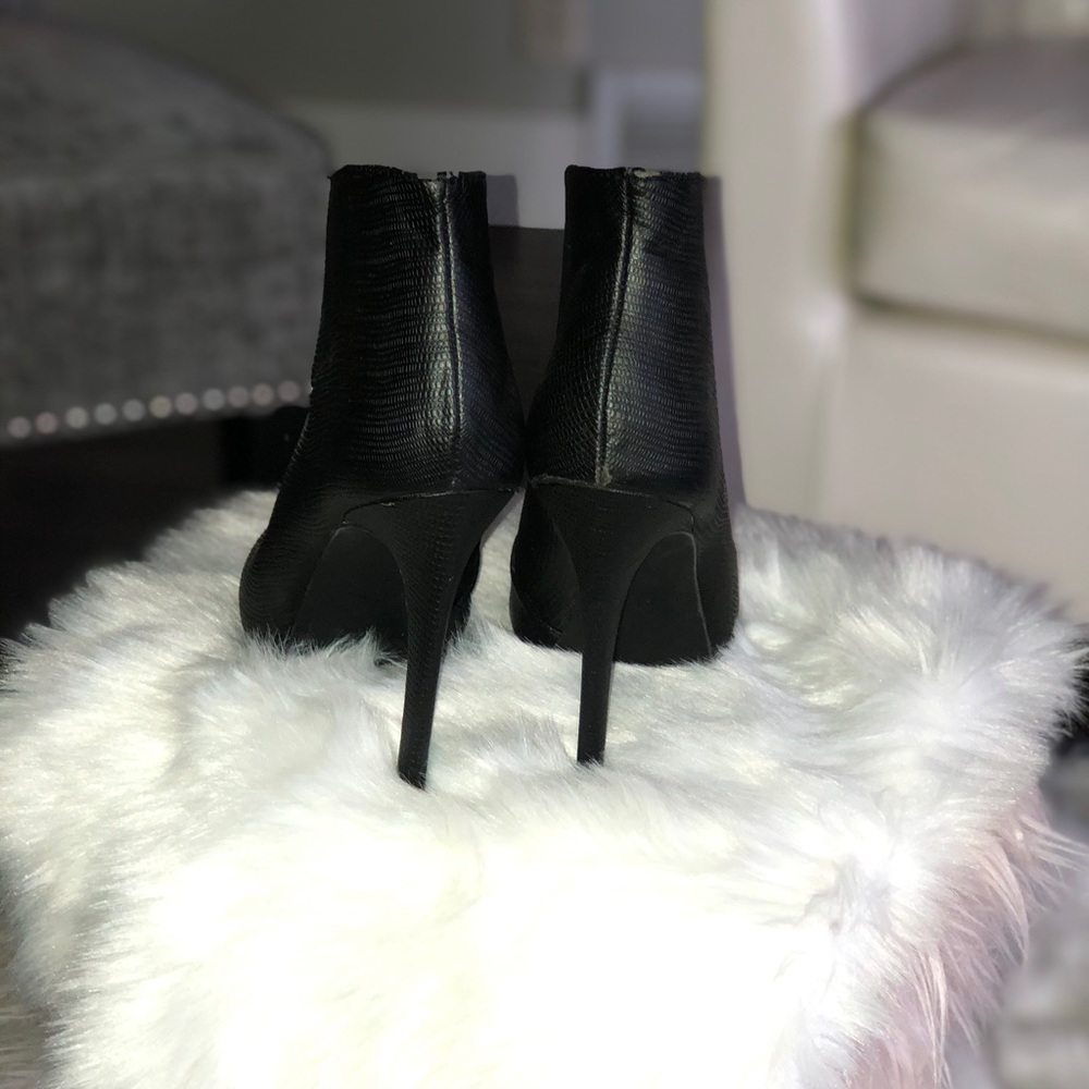Heels - Picture 4 of 4